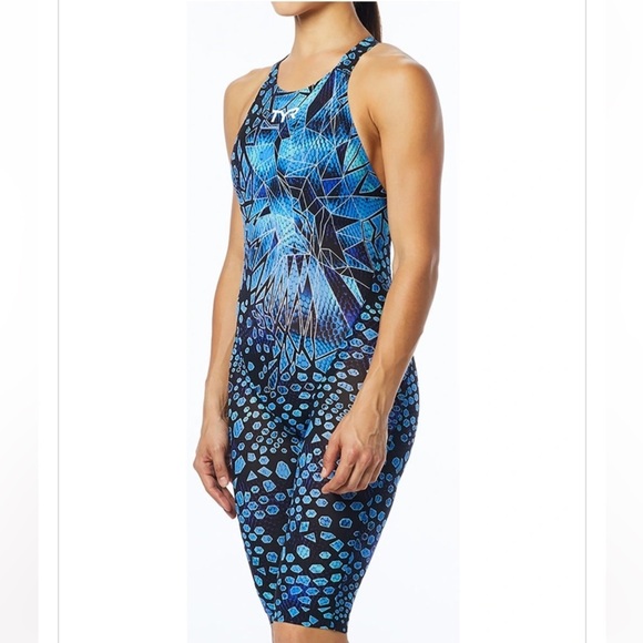 TYR Women's Avictor Venom Open Back Swimsuit Size Size 29 - Picture 9 of 9